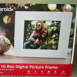 Polaroid 8" Digital Frame with White Wood Finish - NEW